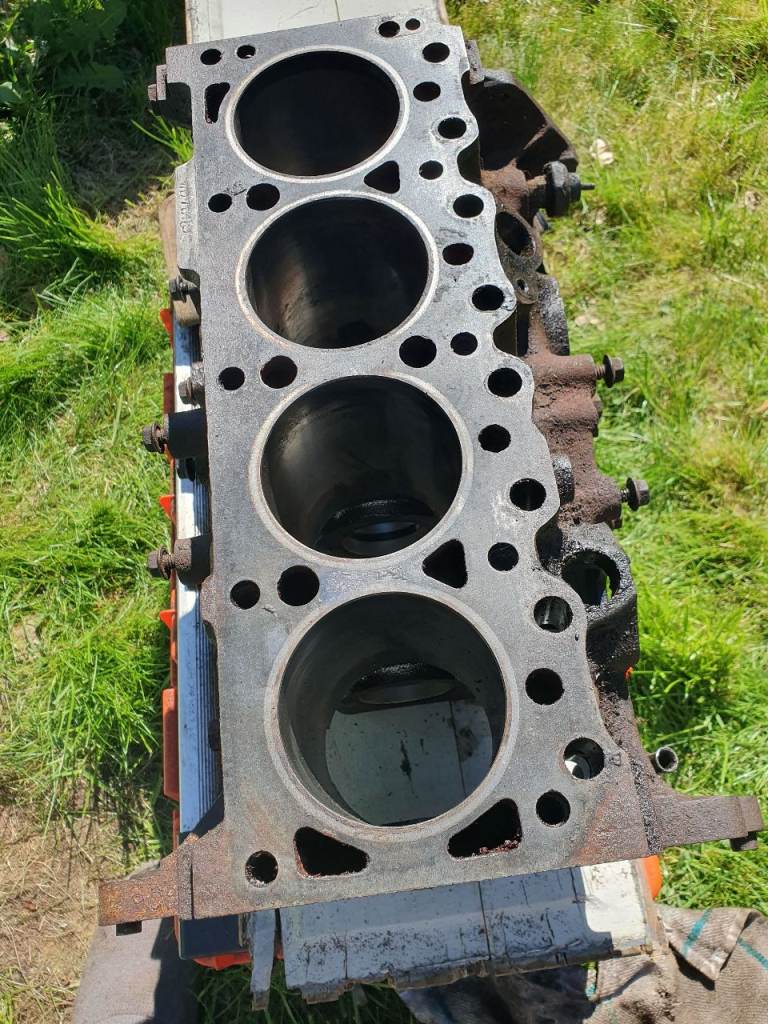 Ford crossflow 711M 6015AA engine block with mains caps