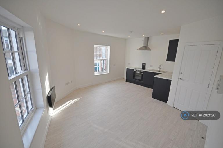 1 bedroom flat in Queens Road, Nuneaton, CV11 (1 bed) (#2821120)