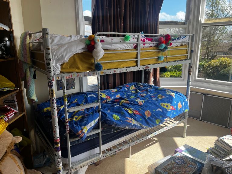 Bunk bed 