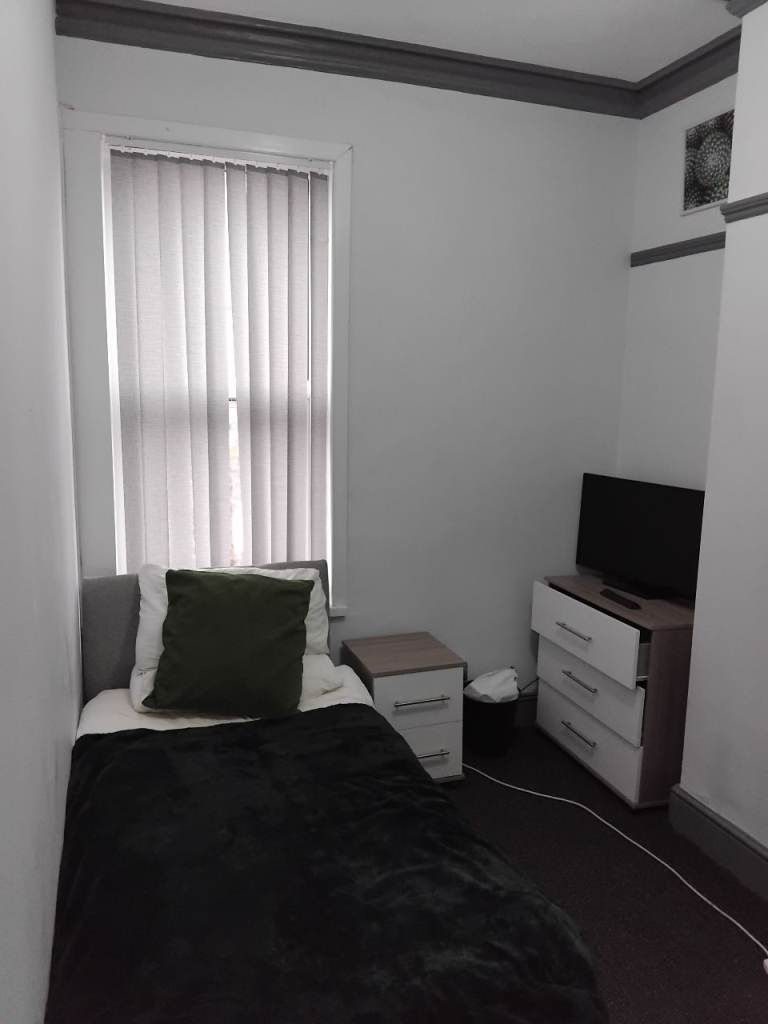 Single room for rent in shared house