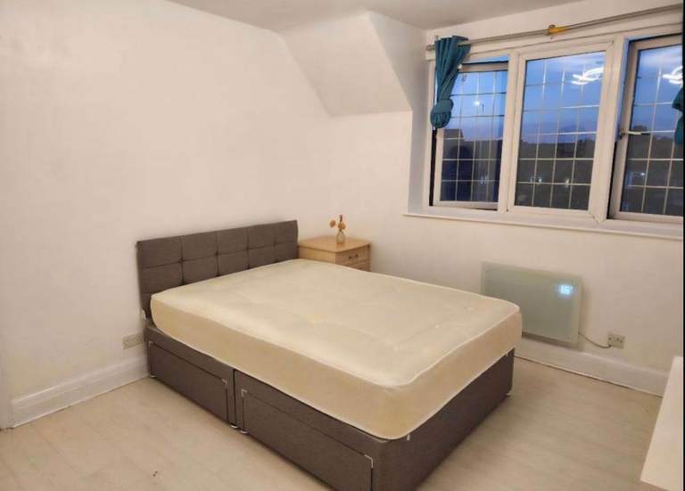 Spacious 2 Bedroom Flat in Hounslow, TW5
