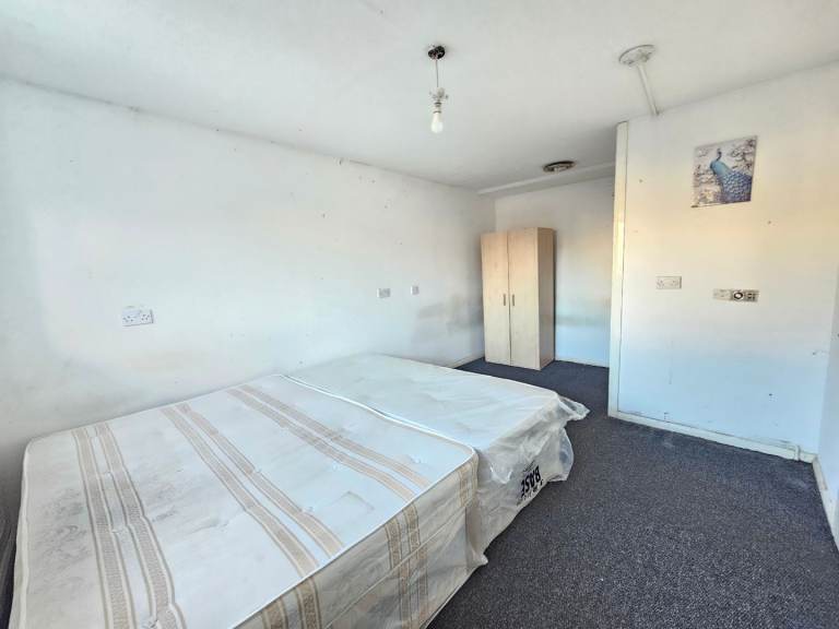 Extra Large Double Room for Couple or Bachelors