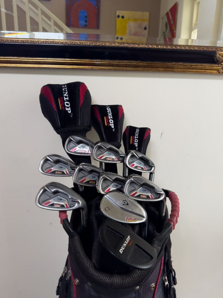 Dunlop golf club tour set with stand bag included