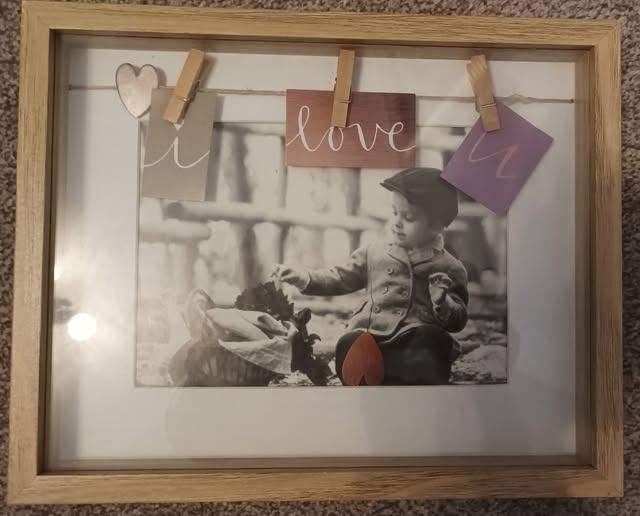 PHOTO FRAME SUITABLE FOR 7 X 5 PHOTO EXCELLENT CONDITION