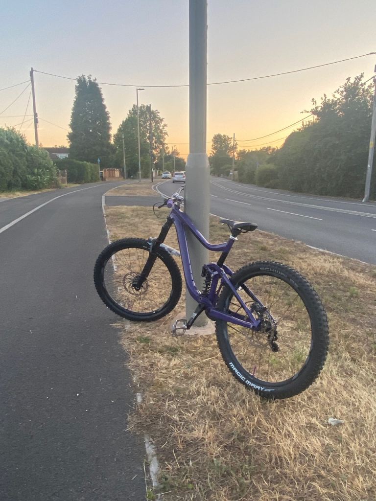 Full suspension mountain bike 