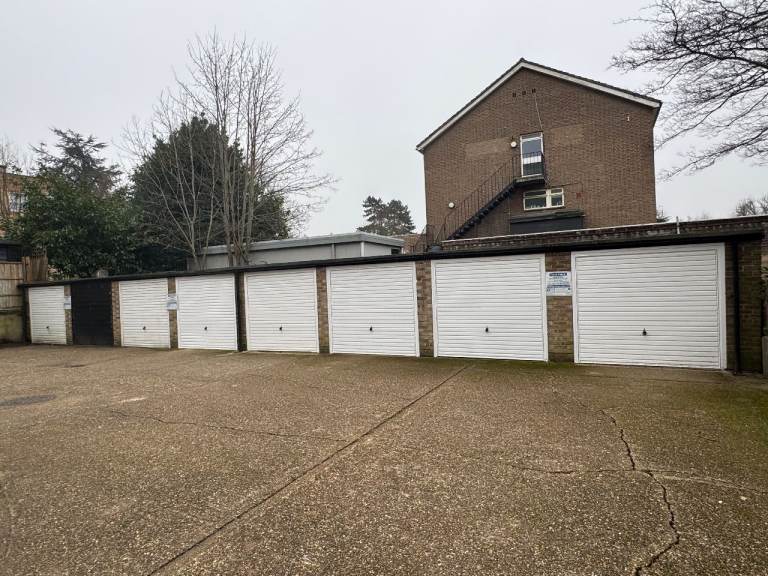 Secure Garage for rent – Windsor Road Finchley N3 3SP. 347 per week. Storage or parking.