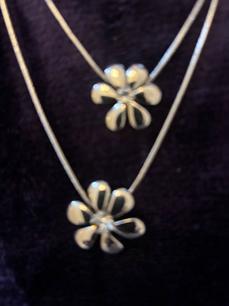 Dottilove Flower necklace 