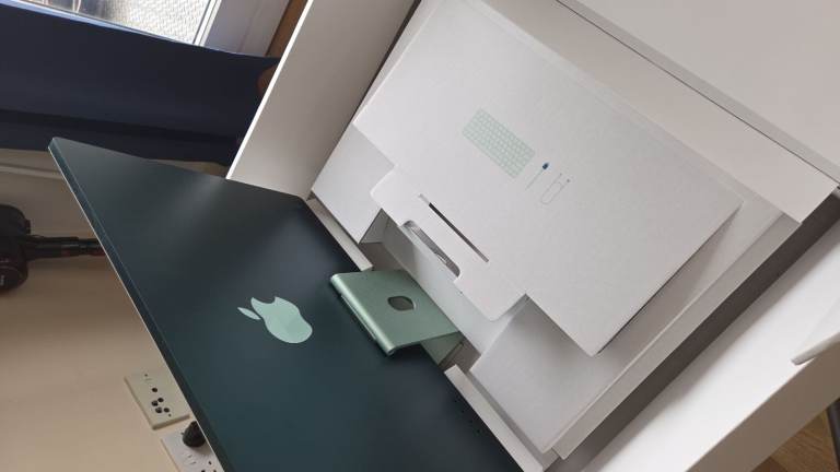 iMac 2021 - Blue - As Good As New