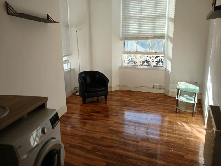 16/2 Atholl street 2 bwd flat to rent in center of Perthh