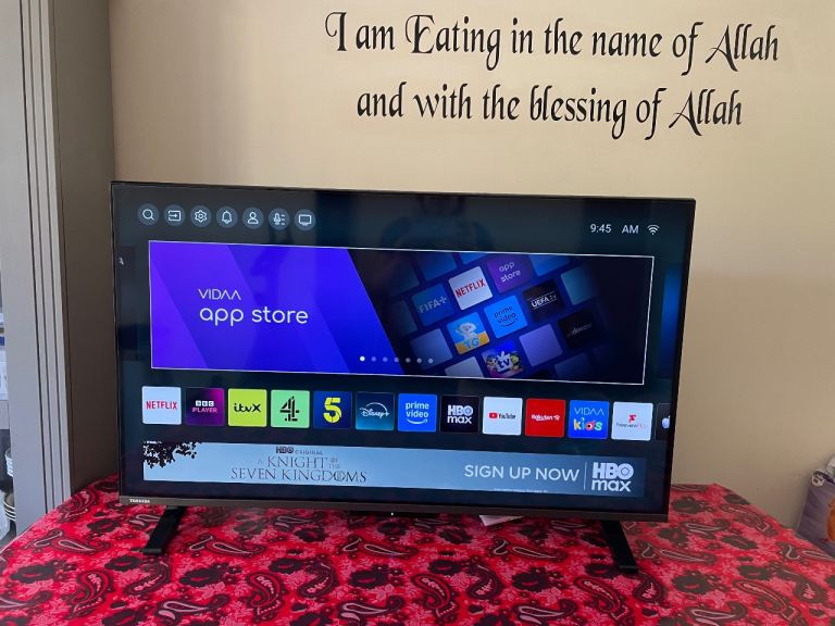 Toshiba 43” Smart 4k Tv for sale with remote 