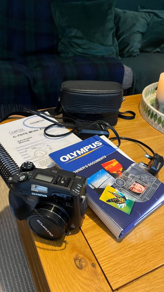 Olympus c-7070 digital camera