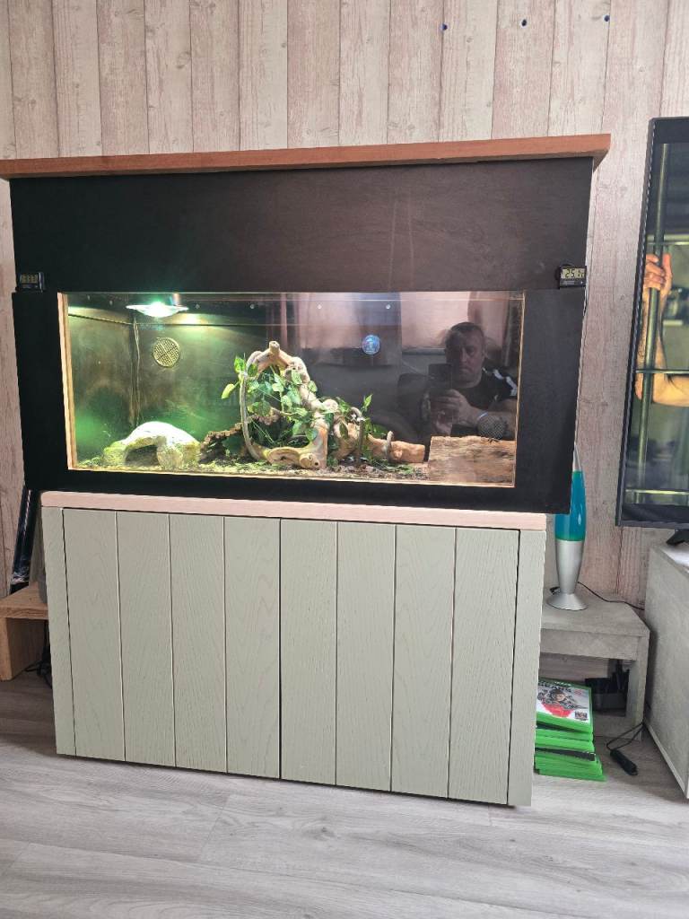 Reptile vivarium 