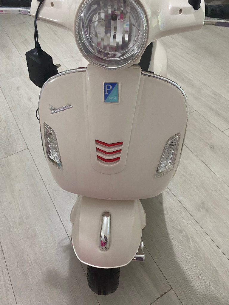Electric toy moped Excellent condition!