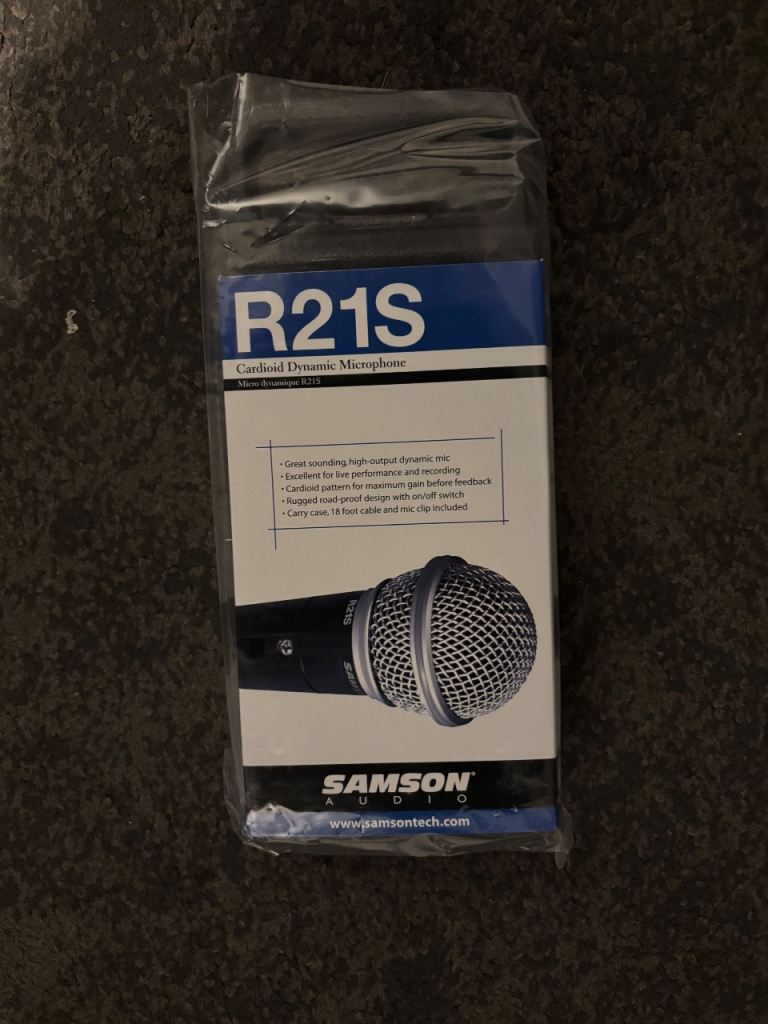 Samson R21S Dynamic Microphone with Switch and XLR Cable