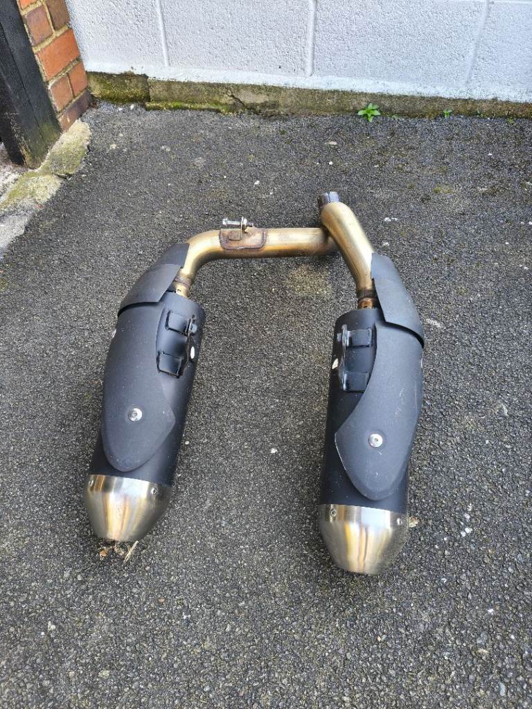 Double black exhaust - Triumph Speed Triple 1050r