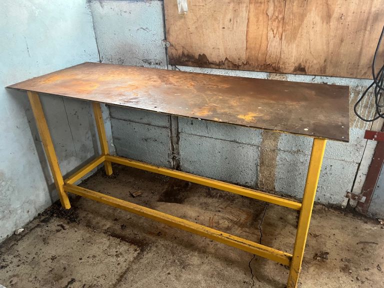 Metal work bench 