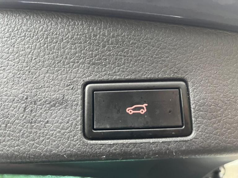 2014 Volkswagen Touareg 3.0 TDI V6 BlueMotion Tech R-Line Tiptronic 4WD Euro 5 (s/s) 5dr ESTATE D...