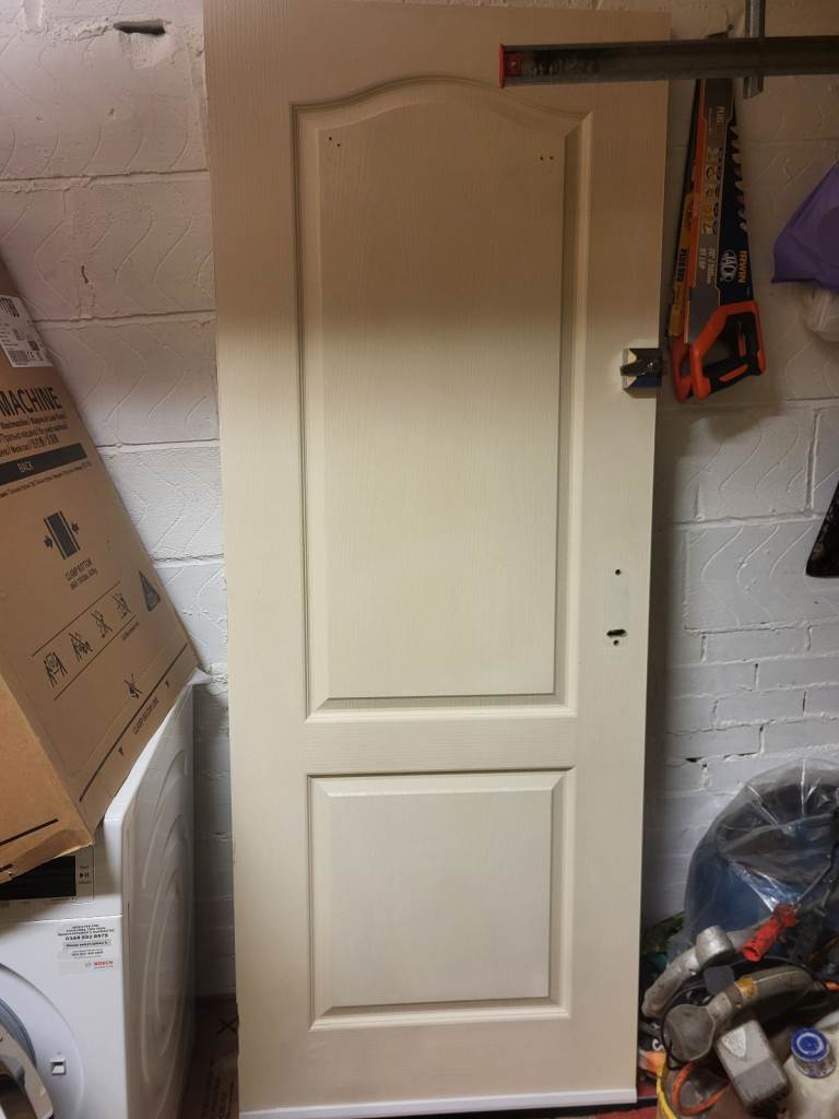 INTERIOR FIRE DOOR WITH CHROME DOOR LATCH & 3 KEYS.