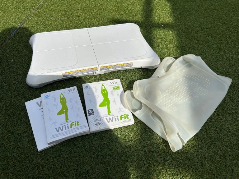 Wii fit game, balance board and board cover