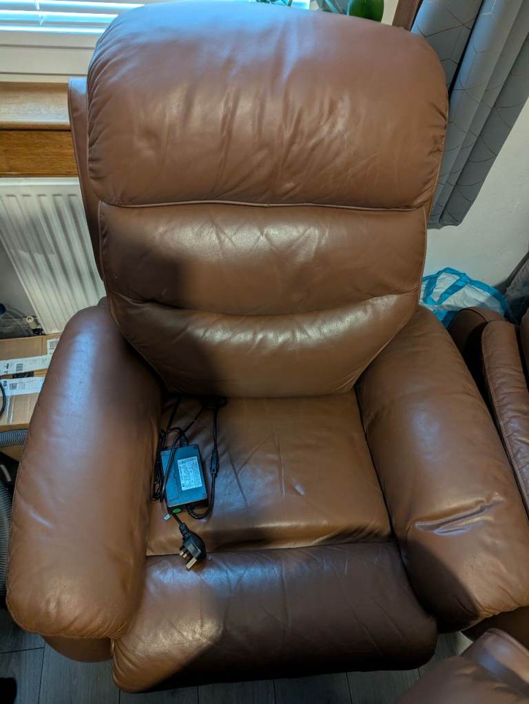 2 electric recliners