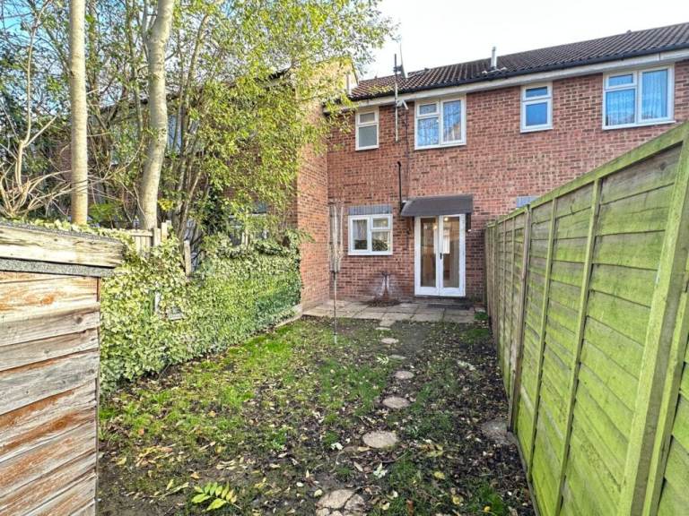 2 BEDROOM HOUSE EAGLE DRIVE COLINDALE NW9
