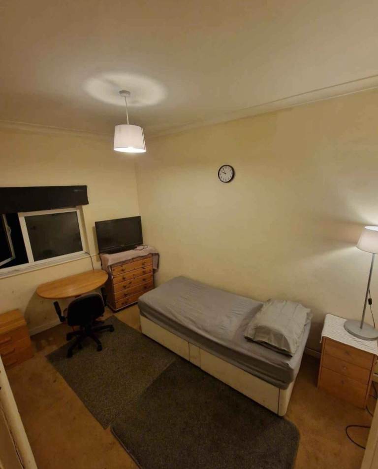 Two rooms for rent in Gosport