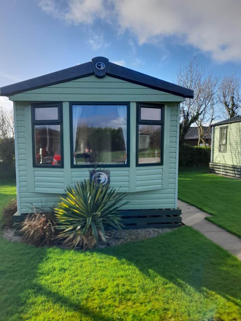 Immaculate caravan for sale on a quiet corner of Cornwall, Polruan