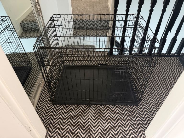 Medium dog cage 