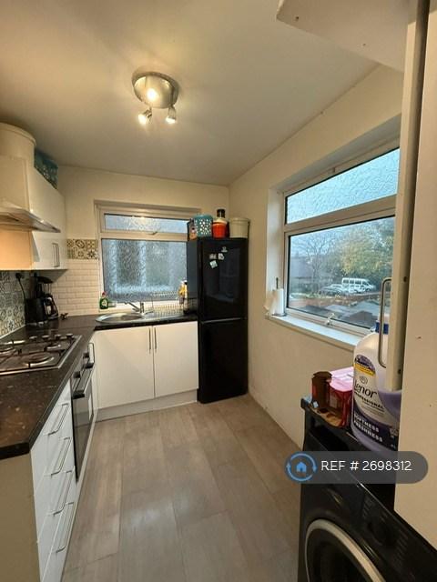 2 bedroom flat in Low Hall Lane, London, E17 (2 bed) (#2698312)