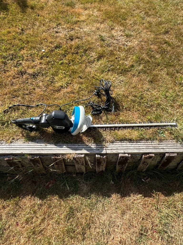 Hedge trimmer 