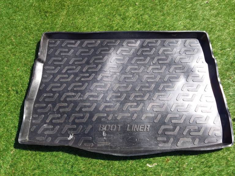 BOOT LINER/MAT FOR A MK 7 / 7.5 VW GOLF HATCHBACK
