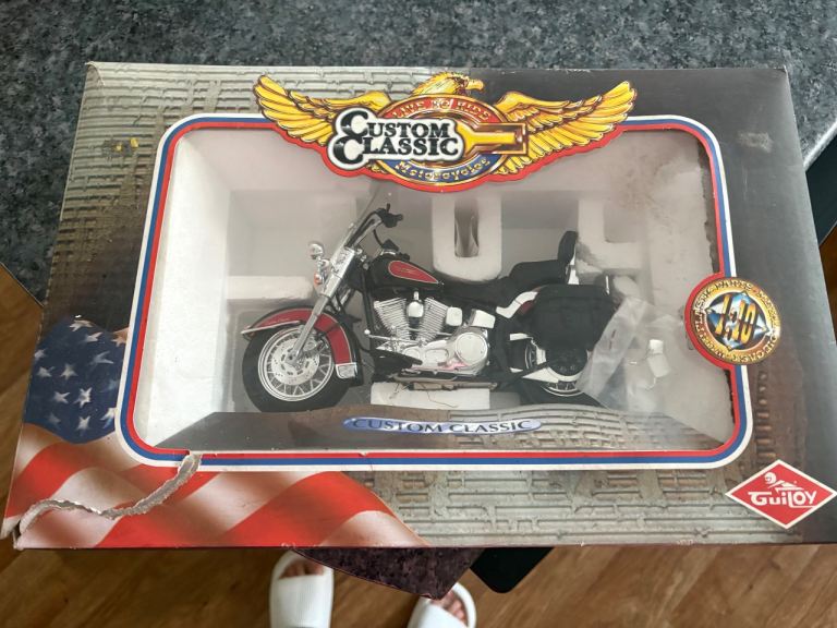 Custom classic motorcycle model 