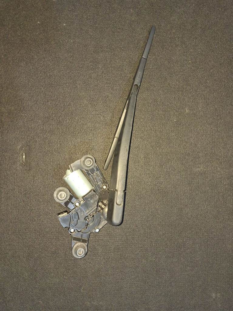 Peugeot 208 Wiper Motor & Wiper Blade