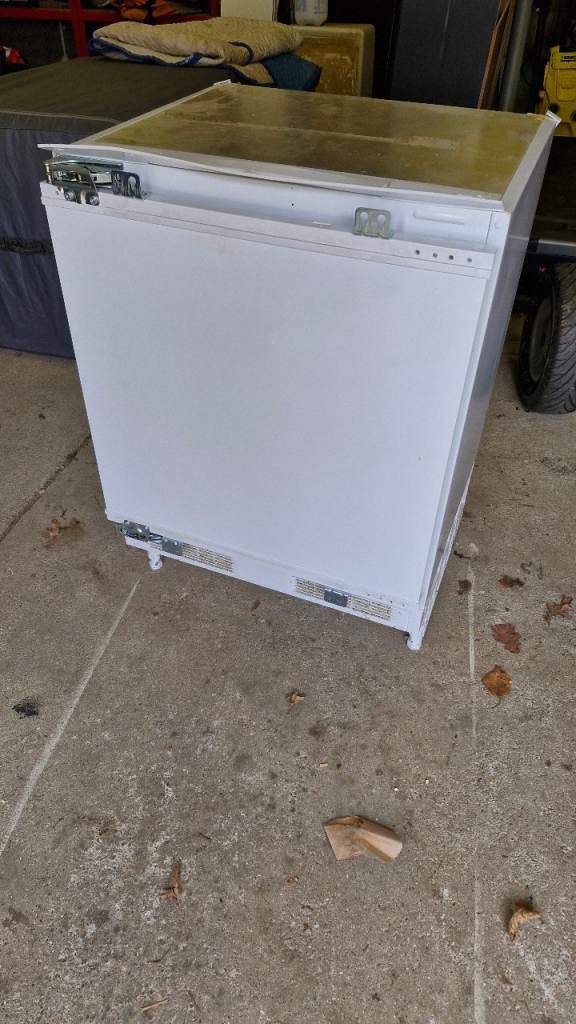 Lamona undercounter fridge integrated 