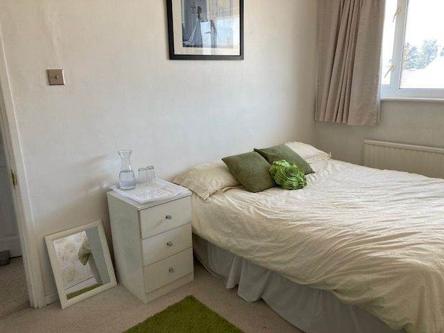 Monday to Friday room available