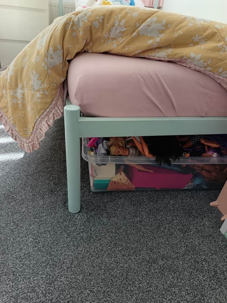 Metal frame single  bed 