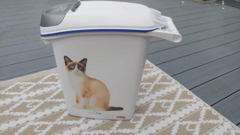 Cat litter or food storage box