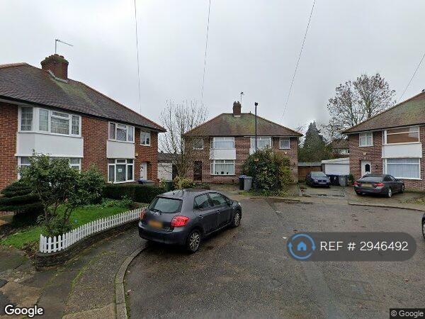 6 bedroom house in Oak Gardens, Edgeware, HA8 (6 bed) (#2946492)