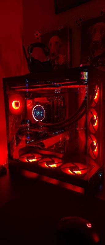 PC Gaming Ryzen 7 9800X3D with RTX 5080, 32GB DDR5 RAM, 2TB NVMe SSD