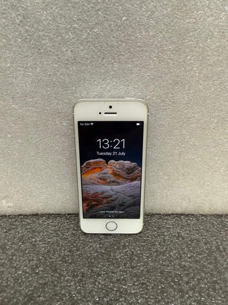 Apple iPhone SE (1st Gen) White – Good Condition £55