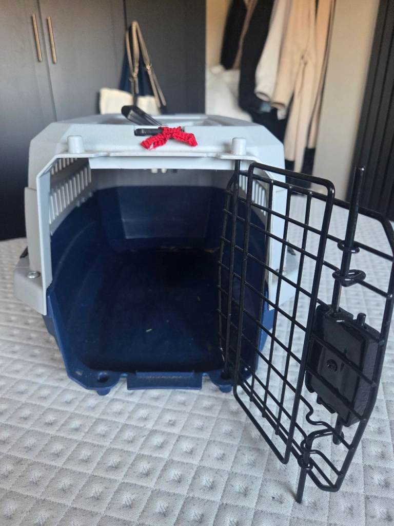 Grey cat carrier. Good condition 