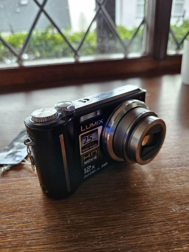 Panasonic Lumix DMC TZ7 Digital Camera 12x25mm SD card and Charger