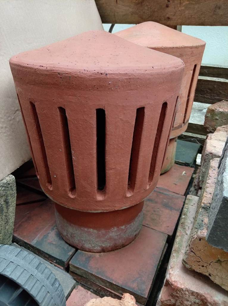 Reclaimed red terracotta chimney pot cowl Height 38cm Base Diameter 180mm