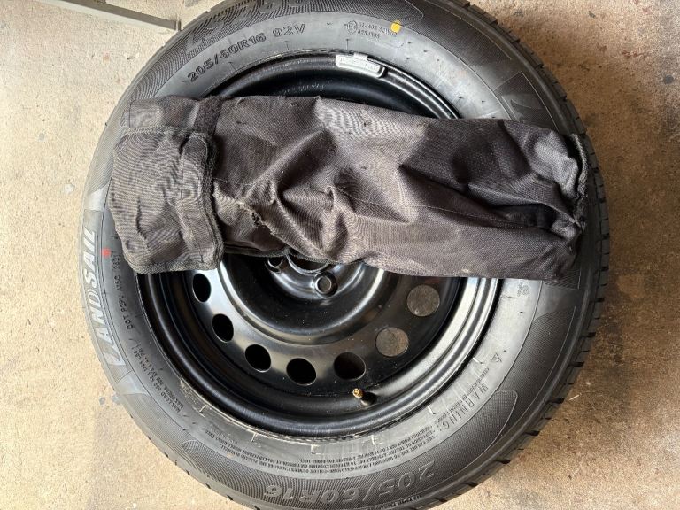 New Wheel and Tyre + Jack { Dacia }