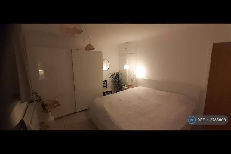 1 bedroom in Elmete Court, Leeds, LS8 (#2733606)