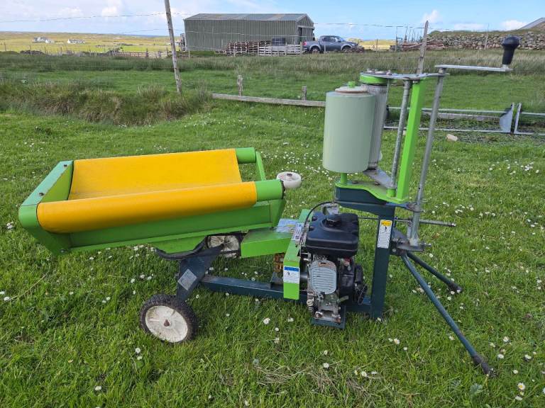 Mini silage haylage bale wrapping machine