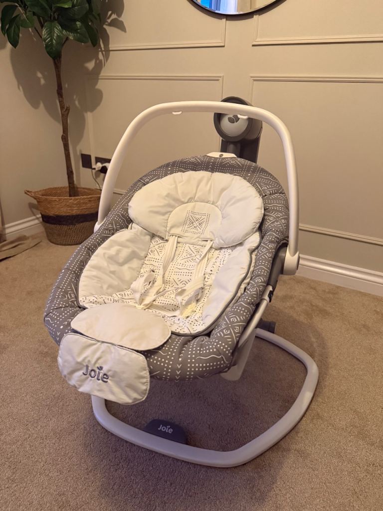 Joie swivel rocker/swing 
