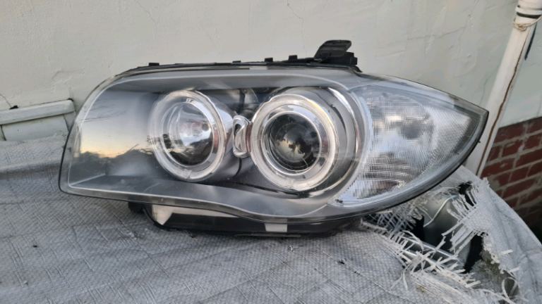BMW 1 SERIES - E81/ E82/ E83/ E88 - XENON HEADLIGHT - PASSENGERSIDE - COMPLETE