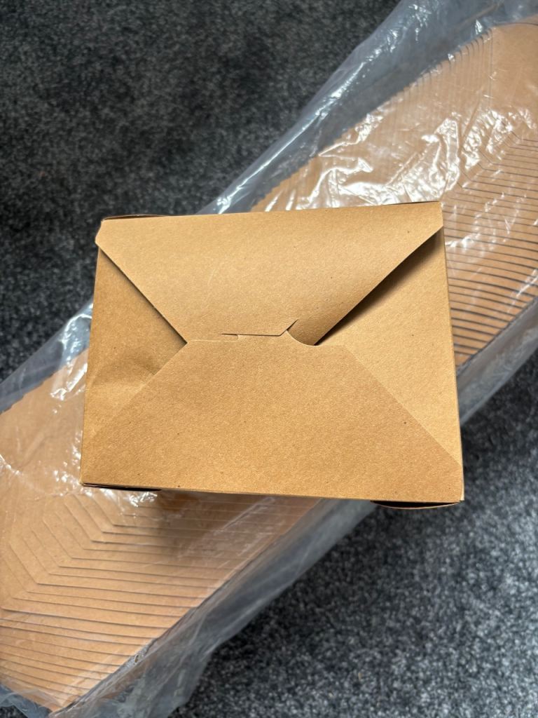 Sealed pack of 75 food catering containers 