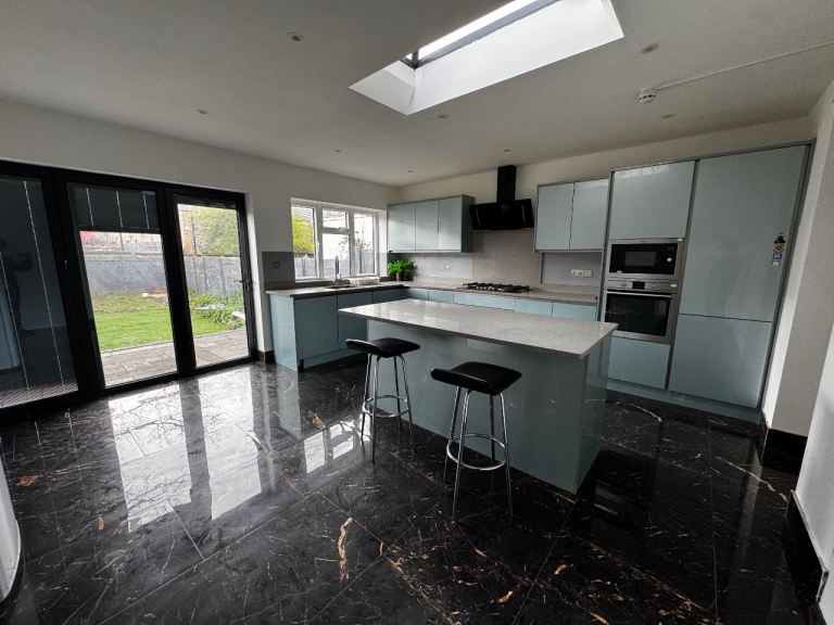 7 Bedroom House - ROOMS TO RENT